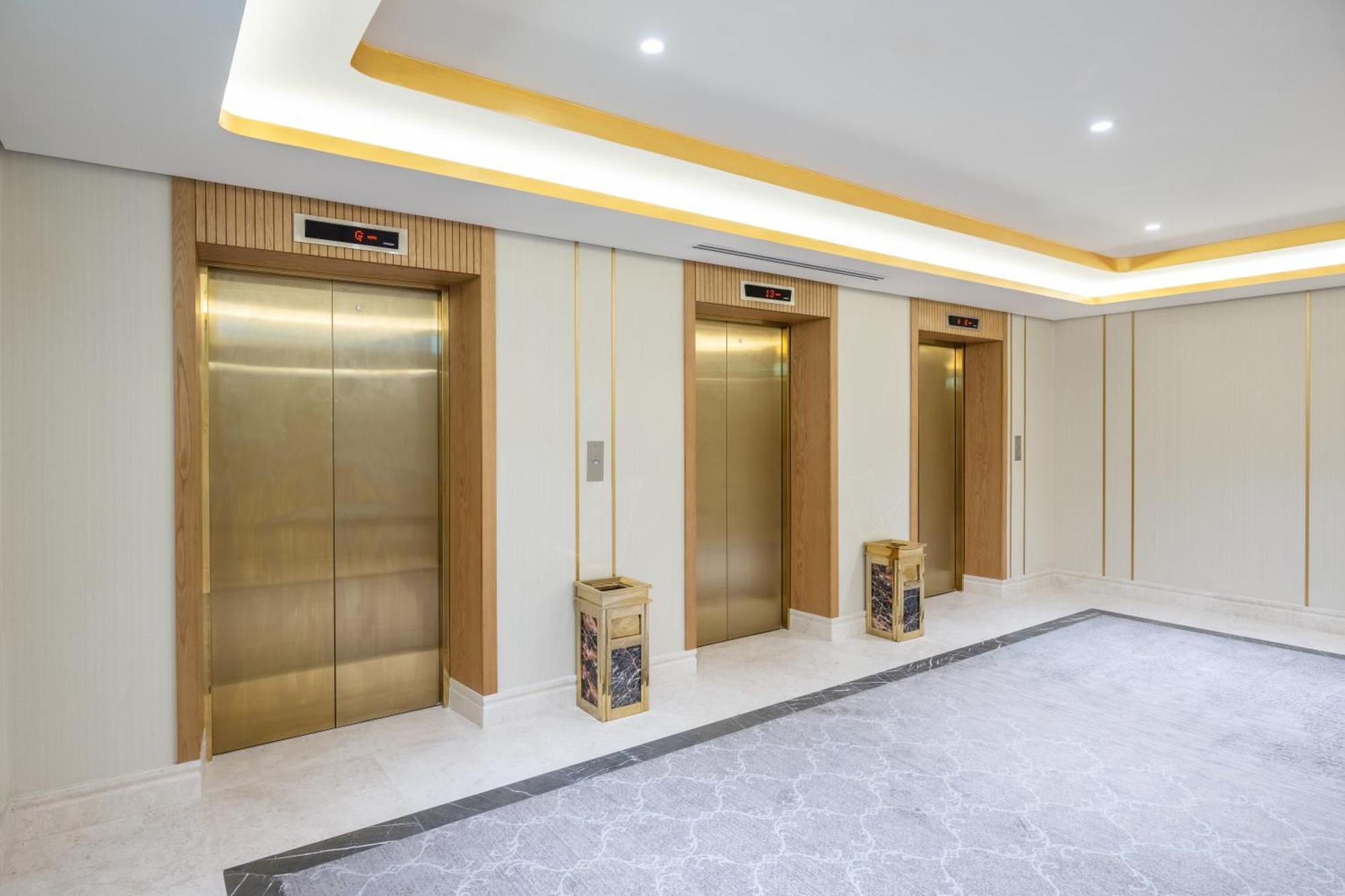 ไทบา อารัค สวีท Medina ภายนอก รูปภาพ Elevators at the hotel