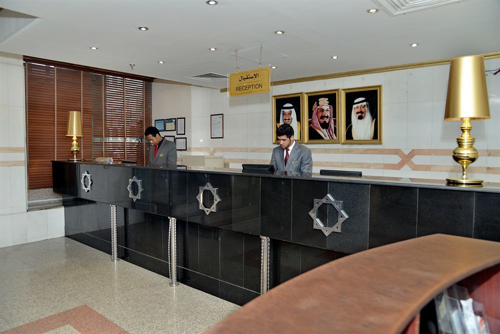ไทบา อารัค สวีท Medina ภายนอก รูปภาพ Reception desk at a hotel