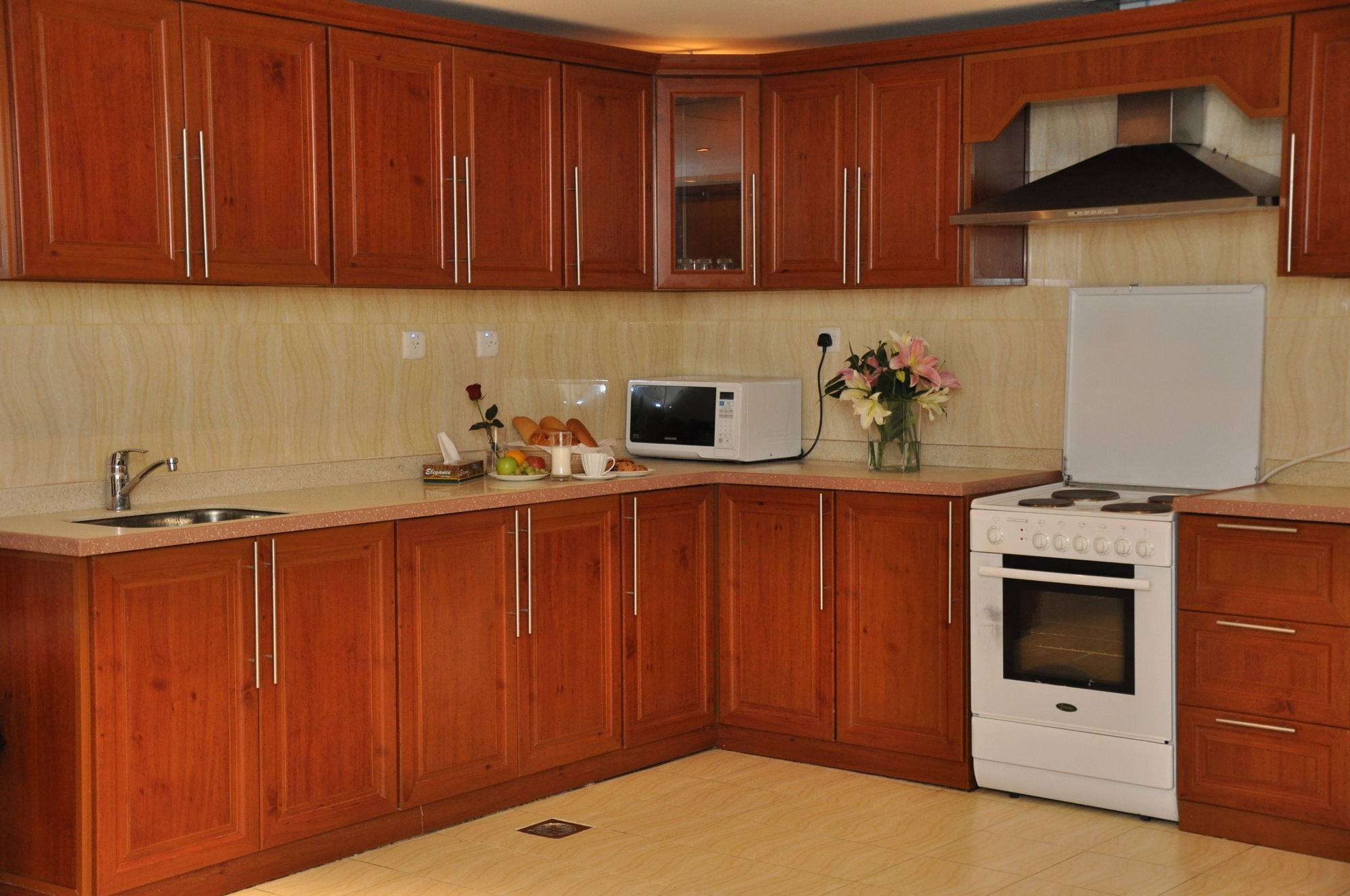 ไทบา อารัค สวีท Medina ภายนอก รูปภาพ A modern kitchen