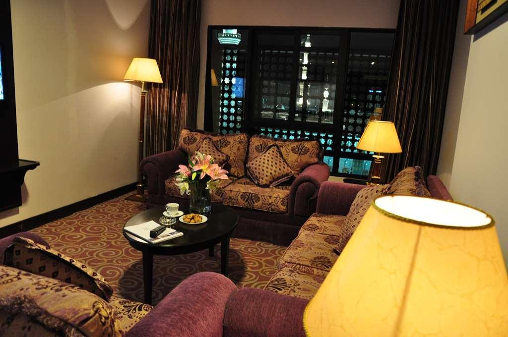 ไทบา อารัค สวีท Medina ห้อง รูปภาพ A suite at the hotel