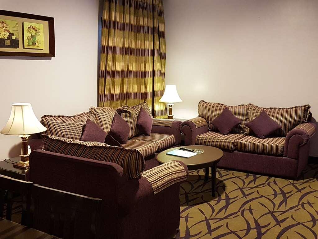 ไทบา อารัค สวีท Medina ห้อง รูปภาพ A living room